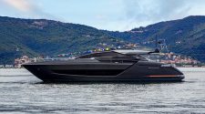 RIVA 88’ FOLGORE: THE NEW OBJECT OF DESIRE ON THE INTERNATIONAL YACHTING SCENE