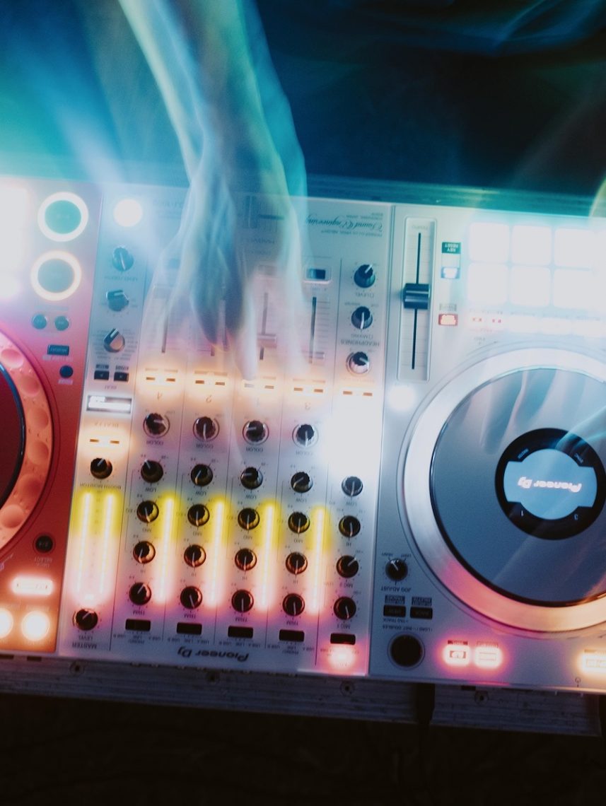 Introducing the limited-edition DDJ-1000-OW, an exclusive collaboration with Off-White™ Available to buy from Pioneer DJ