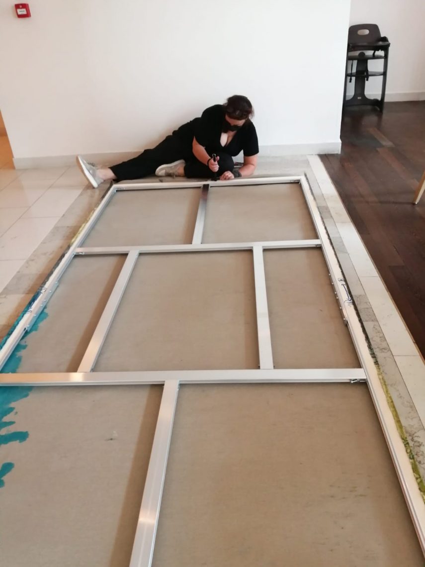 Mounting the canvases | Art by Hannah Stippl | Picture courtesy of Venice Design Week and Eurinnovators