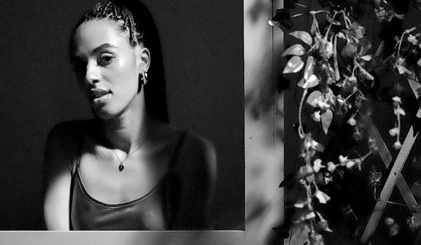Moby and UK alternative R&B artist Akemi Fox release “Fall Back”