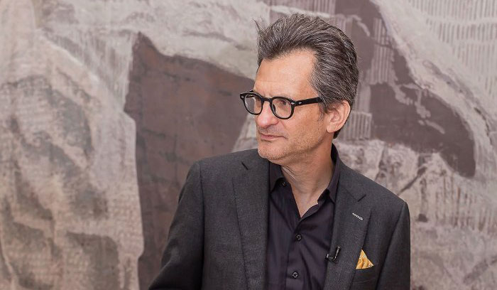TCM’s Prime-Time Host Ben Mankiewicz Dazzles Hundreds of Fans at the Spectacular “Art of the Hollywood Backdrop”