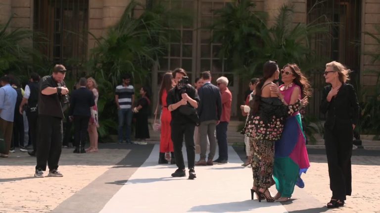 Wir, das Volk – Rahul Mishra Couture Herbst/Winter 2023/24