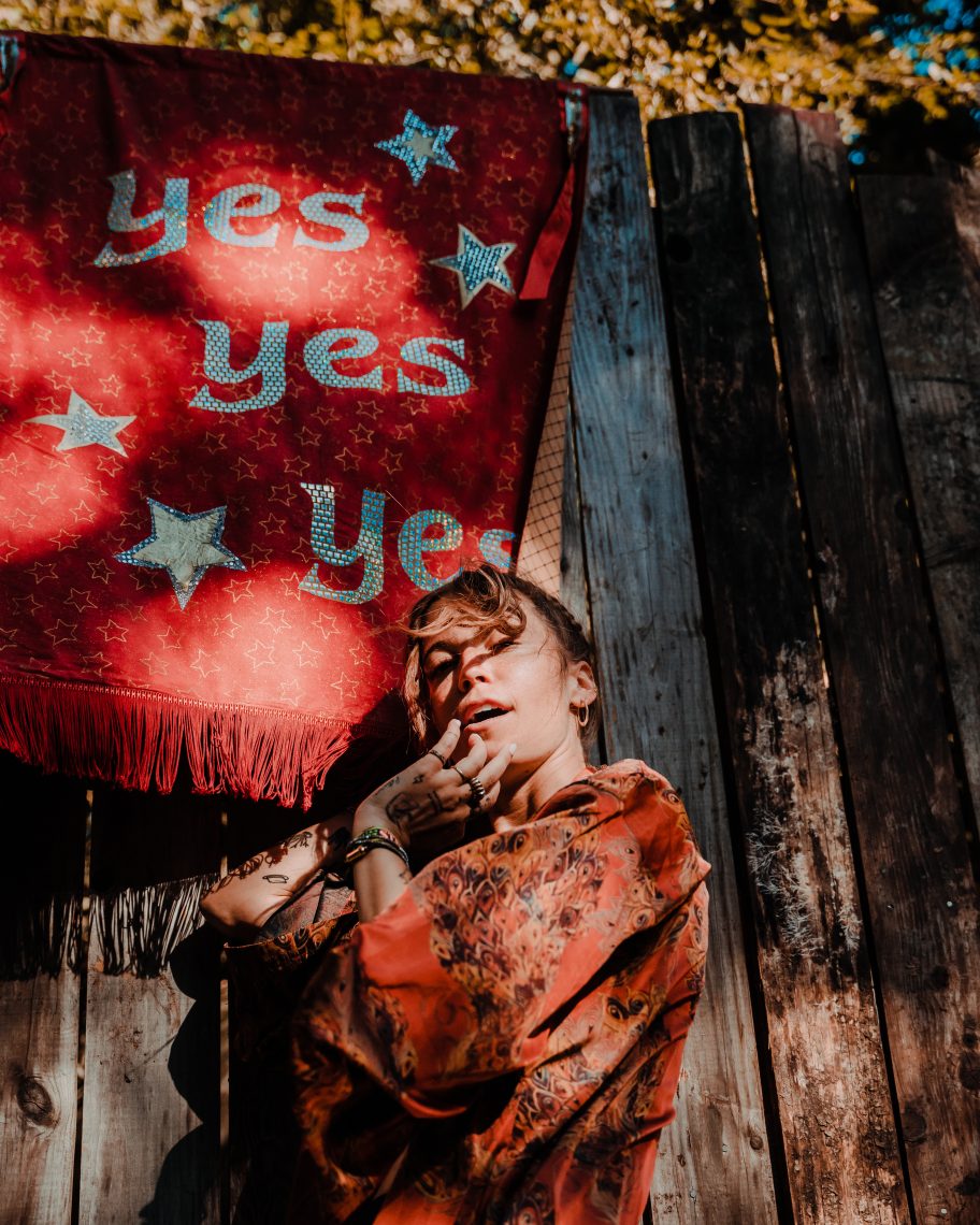 LP Giobbi lança a marca Yes Yes Yes com o single 'Time Expands'.