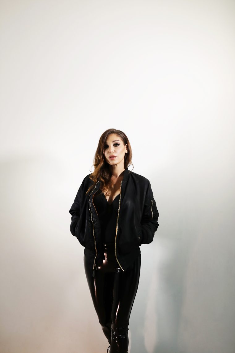 Simina Grigoriu célèbre la 100e sortie du label Kuukou Records avec ‘ Iron Angel ’