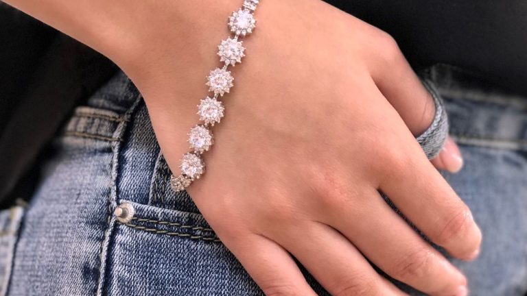 The Elegance of the Diamond Tennis Bracelet