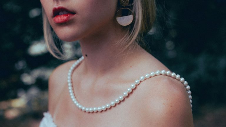Summer Jewelry: The Unexpected Pearl Accessory Trend Taking Over 2024