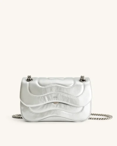 티나 메탈릭 퀼팅 체인 크로스바디 - 실버