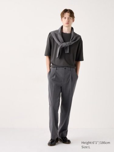 Pantaloni larghi a pieghe