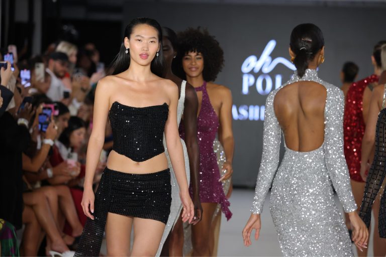 Oh Polly 在 2025 年纽约春夏时装发布会上的惊艳亮相
