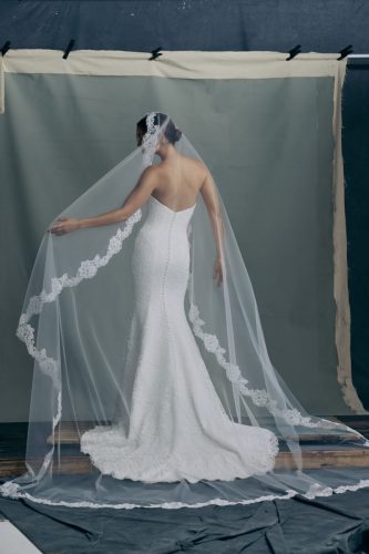 anouk-veil-anne-barge-wedding-dress-19
