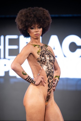 Le projet Black Tape est présenté à la Semaine de la mode de New York 2025 par Art Hearts Fashion