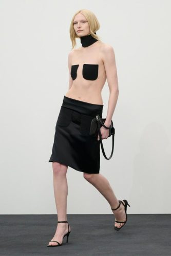 Courrèges 2026秋冬系列：Nicolas Di Felice 描绘一位女性在运动中的24小时