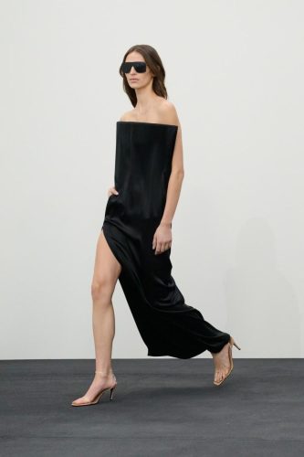 Courrèges 2026秋冬系列：Nicolas Di Felice 描绘一位女性在运动中的24小时