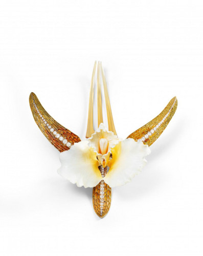 Ren¬-Lalique-Peigne-ivoire-corne-¬mail-et-diamants-Catteleya-1