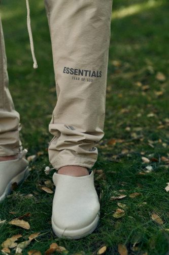 FEAR OF GOD PRÄSENTIERT DIE ESSENTIALS-KOLLEKTION FÜR DIE FEIERTAGE 2020