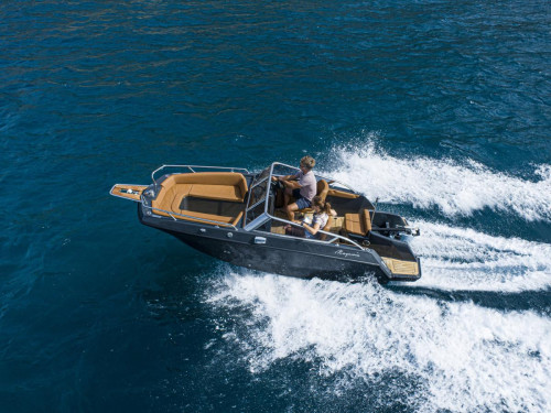 Full electric bowrider Magonis Wave e-550 reaches 22 knots of speed with a new 30kW engine