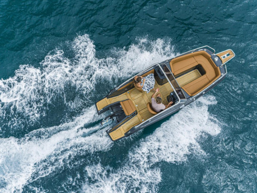 Full electric bowrider Magonis Wave e-550 reaches 22 knots of speed with a new 30kW engine