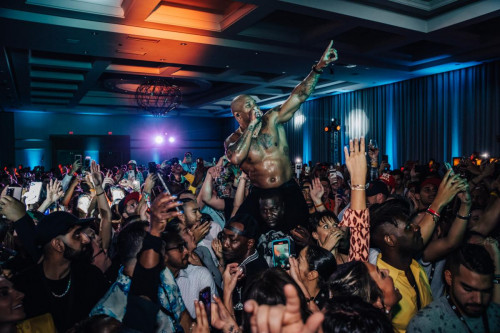 Flo-Rida-Rapper-during-private-performance