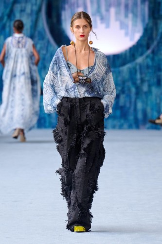 025 runway2x3 Hui ss25