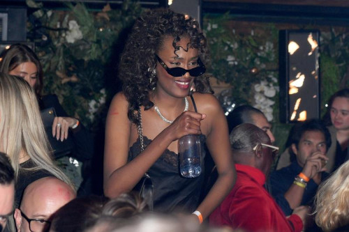Jamie-Foxx-Celebrates-His-Birthday-in-Paris-11