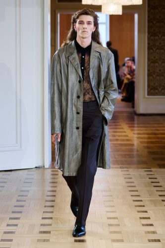 JohnLawrenceSullivan SS27 Runway10 by Finnegan-Koichi-Godenschweger for BFW 2x3