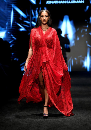 Jonathan Guzman alla Los Angeles Fashion Week Powered By Art Hearts Fashion Autunno/Inverno 2022