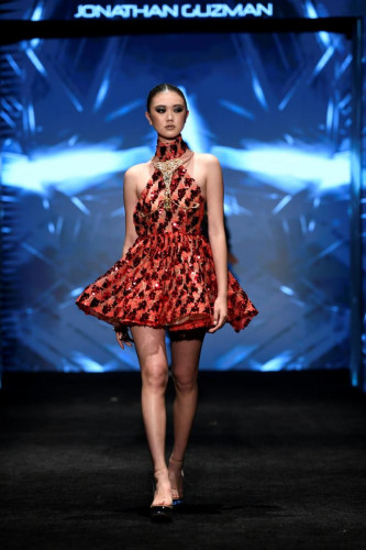 Jonathan Guzman alla Los Angeles Fashion Week Powered By Art Hearts Fashion Autunno/Inverno 2022