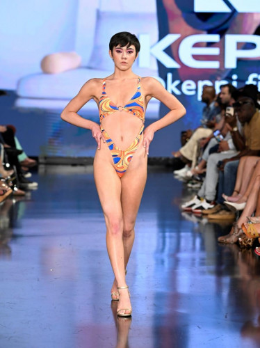 ملابس سباحة Keppi Fitness في أسبوع السباحة في ميامي 2022، بدعم من Art Hearts Fashion