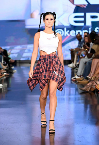 ملابس سباحة Keppi Fitness في أسبوع السباحة في ميامي 2022، بدعم من Art Hearts Fashion