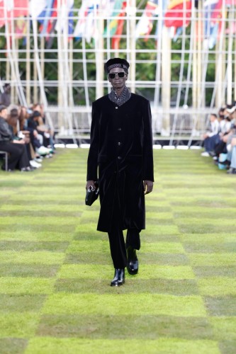 LOUIS-VUITTON-MENrsquoS-SPRING-SUMMER-2025-LOOK-2