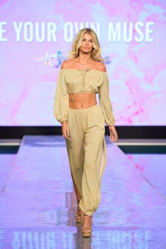 Model Walks Runway Luli Fama Swimwear Summer Collection 2021 Fashion –  Stock Editorial Photo © HumbertoVidal #406891404