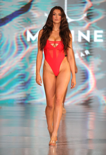 Miami Swim Week - Os Desfiles - 7 de julho - Desfile 3