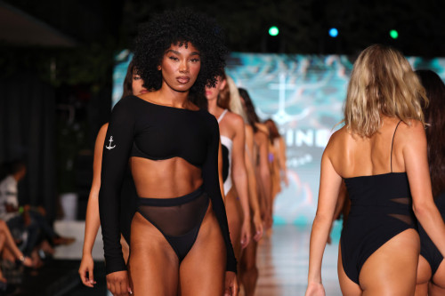 Miami Swim Week - Os Desfiles - 7 de julho - Desfile 3