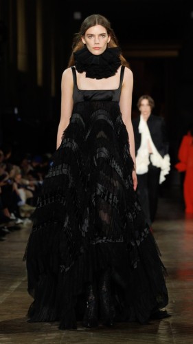 McQueen AW25 Look 33