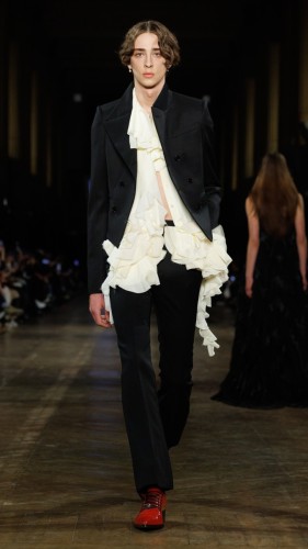 McQueen AW25 Look 34