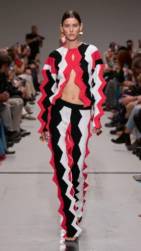 Missoni-SS25-Show-Look-9X16-002