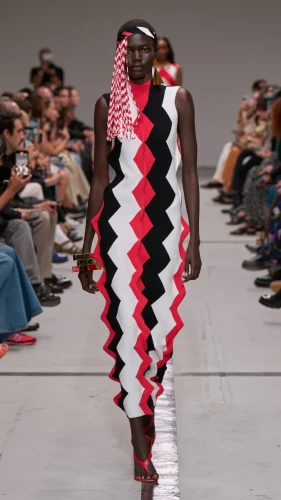 Missoni-SS25-Show-Look-9X16-006