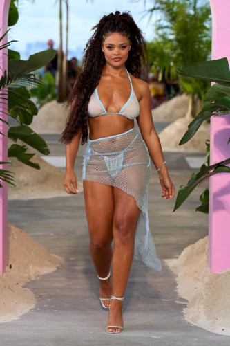 PRETTYLITTLETHING RUNWAY SHOW IMAGES