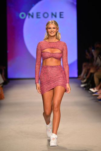 paraiso-oneone-fashion-show-1