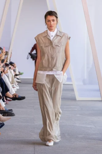 Peserico Spring 2027: “Tessuti di Parole” in Milan Fashion Week