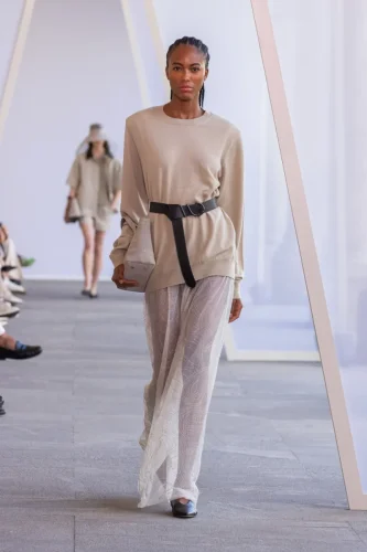 Peserico Spring 2027: “Tessuti di Parole” in Milan Fashion Week