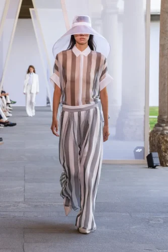 Peserico Spring 2027: “Tessuti di Parole” in Milan Fashion Week
