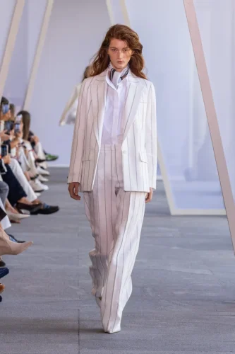 Peserico Spring 2027: “Tessuti di Parole” in Milan Fashion Week