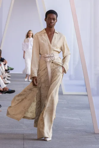 Peserico Spring 2027: “Tessuti di Parole” in Milan Fashion Week