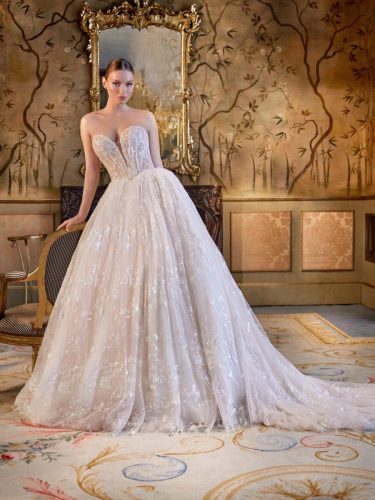 Pronovias Unveils the Privée 2026 Collection