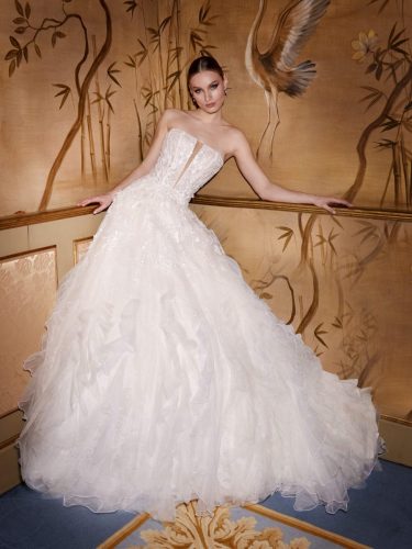 Pronovias Unveils the Privée 2026 Collection