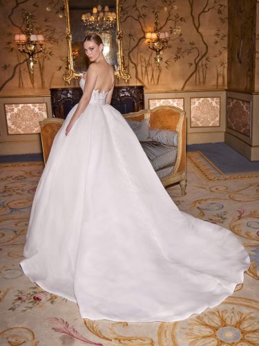 Pronovias Unveils the Privée 2026 Collection