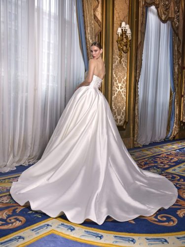 Pronovias Unveils the Privée 2026 Collection