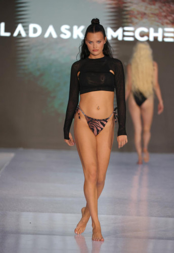 swim-with-poppies-41