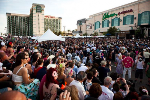 VLVCarShowCrowd